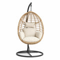 Chaise suspendue en rotin avec coussins en tissu beige